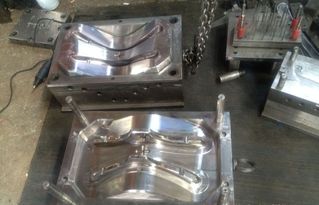 日用品模具開模全覽 晾衣架、衣架與垃圾桶的精密制造